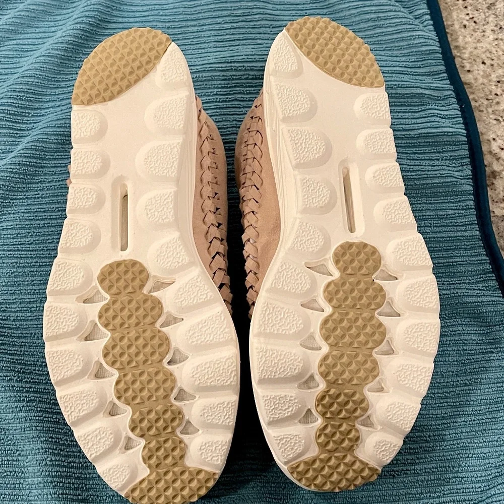 🦘Nike Mayfly Suede Woven Sneakers - Size 8.5 - NWOT🦘 - Picture 5 of 6